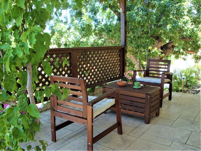 *Garden studio, a relaxing space with great views