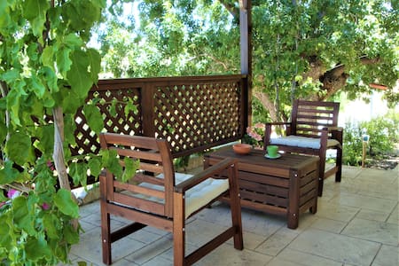 *Garden studio, a relaxing space with great views