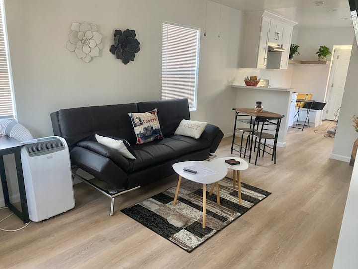 Cozy 1-bedroom Home- Free Parking On Premises - Inglewood, CA