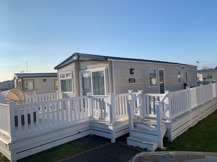 Relaxing Holiday Home Hayling Island Campsites for Rent in Hampshire, England, United Kingdom