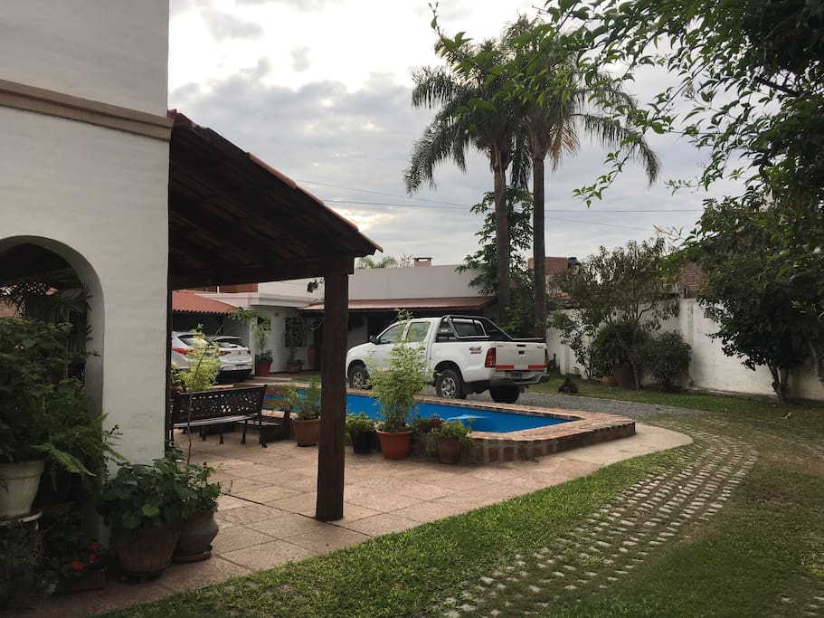 Patio y piscina de la propiedad (uso compartido con propietarios)