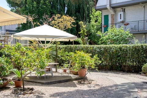 Seaside villa with garden near Rome