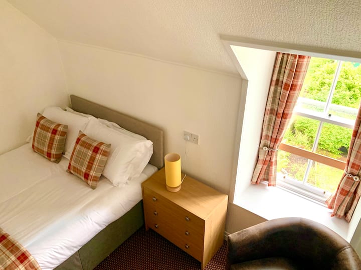 Მეორე საძინებელი, ორადგილიანი საწოლი მეორე სართულზე 