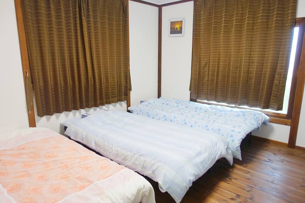 Bed Room (3 single beds)