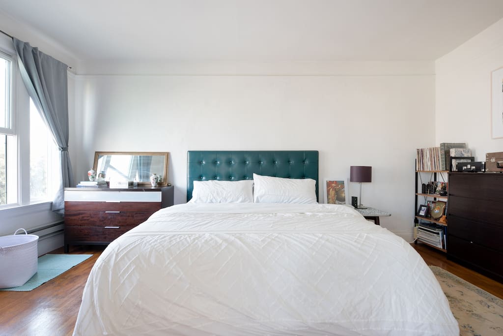 King sized bed in bedroom