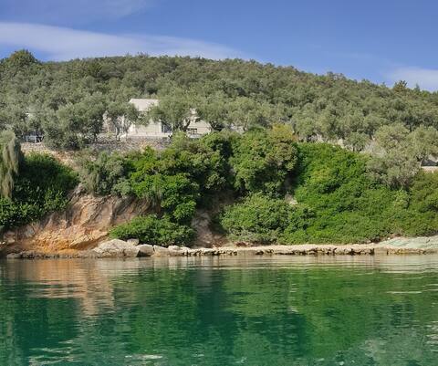 Private beach seaside villa in Pelio Krypsana Cove