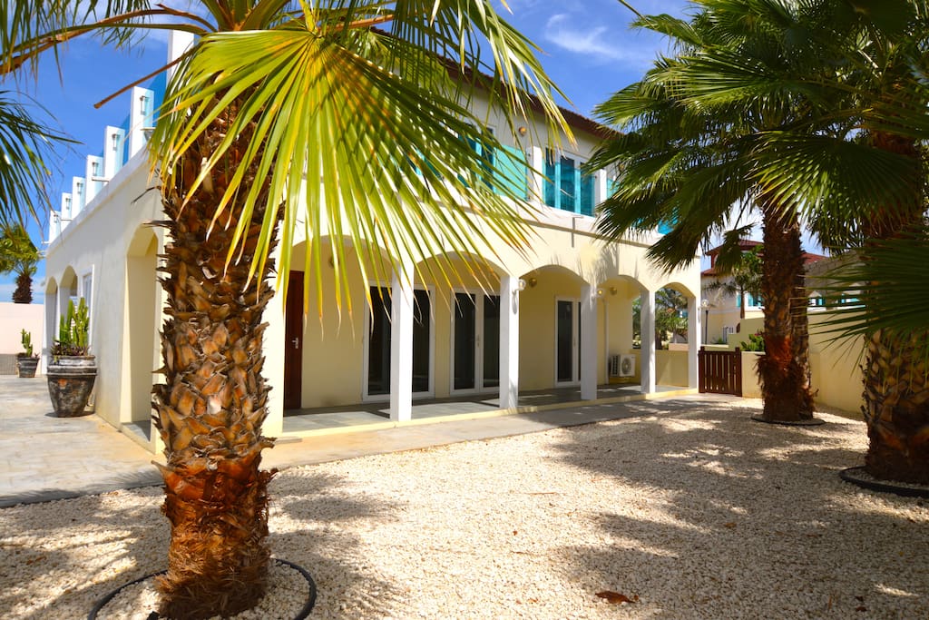 Deluxe Five Bedroom Villa with Private Garden and Pool