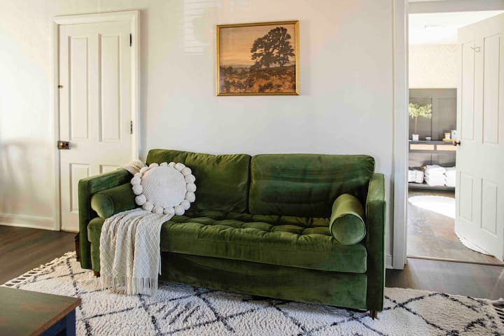 Obývacia izba na druhom poschodí s rozkladacou pohovkou