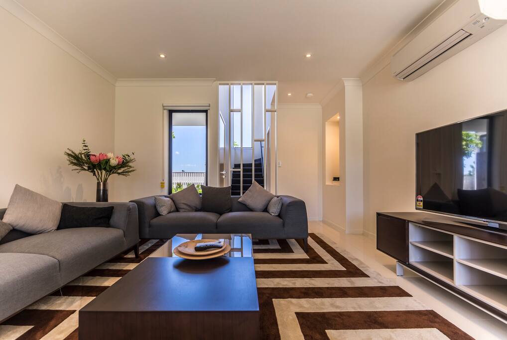 Another view of lounge area