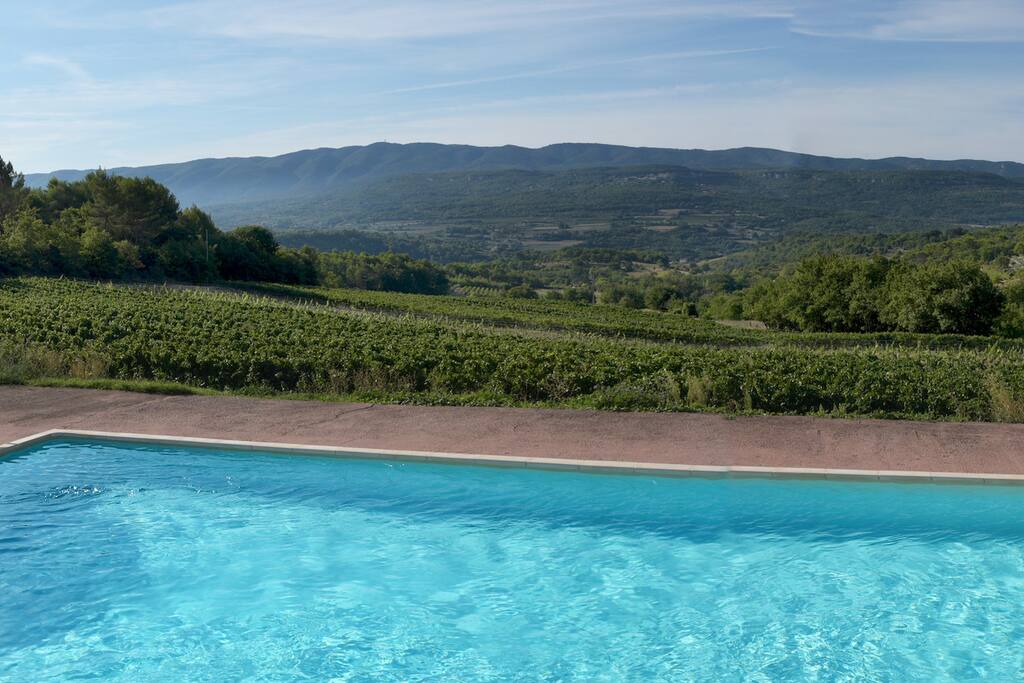 LA PISCINE VU LUBERON