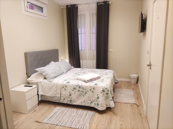 8 nice and spacious room with wifi in Bilbao Houses for Rent in