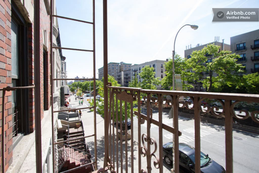 view of the neighborhood/Broadway