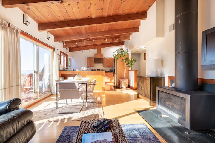 5- Luxury view apartment, above UCB