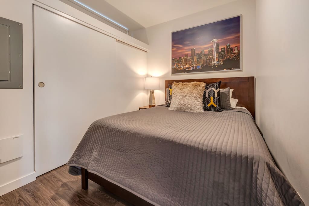 Bedroom, Queen Bed