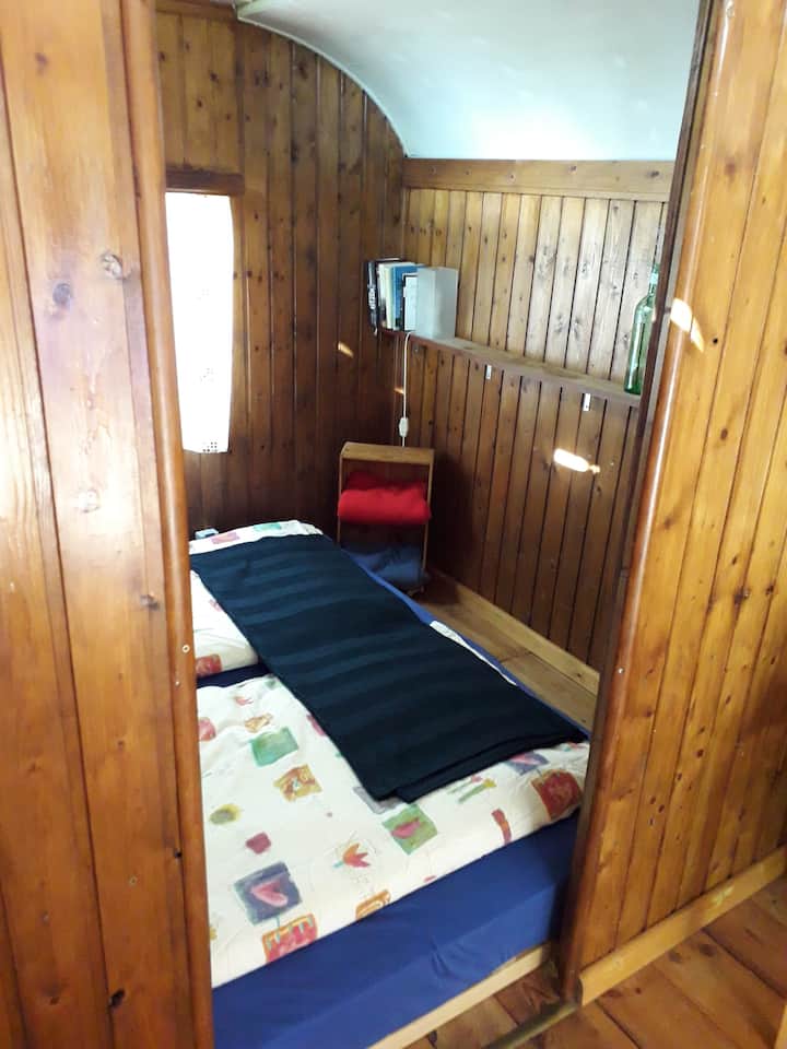 Spálňa s nohami