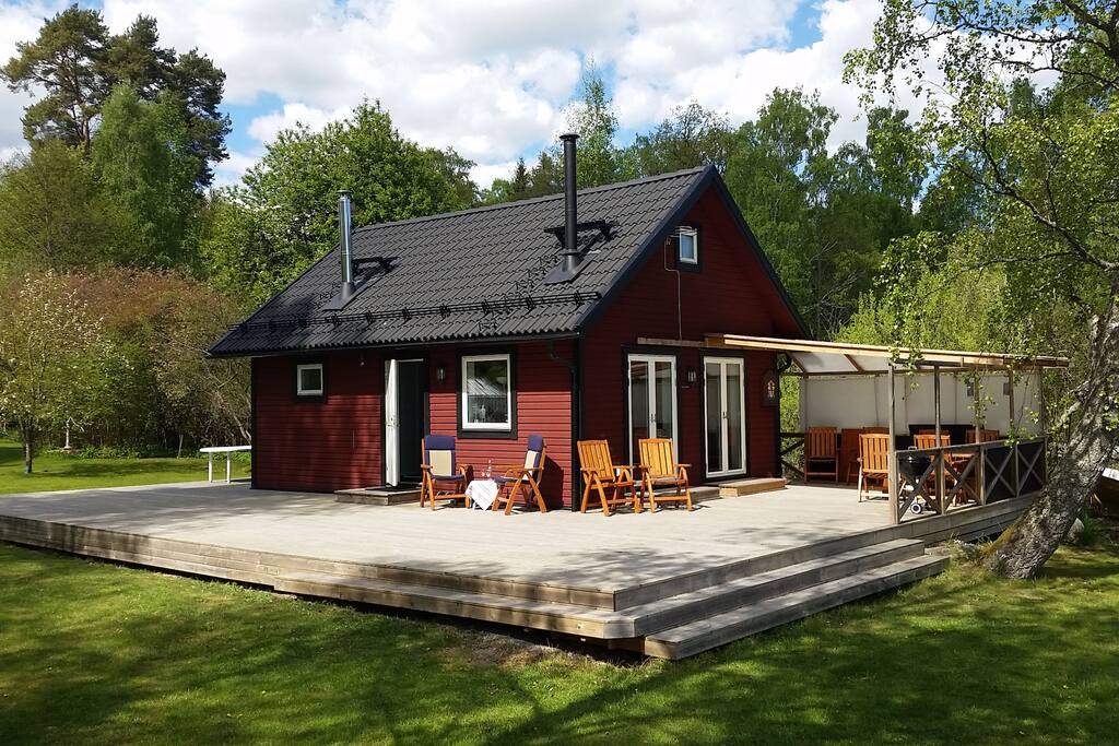 Large porch with plenty of room for sun bathing and barbeque