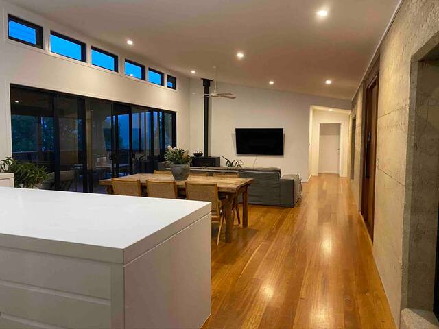 Coopers Shoot Rammed Earth House gallery image 5