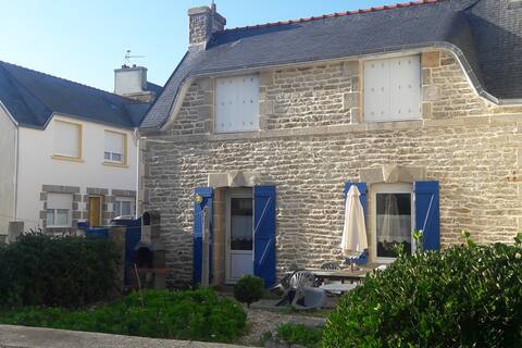 Cute historic house 2-min from the ocean