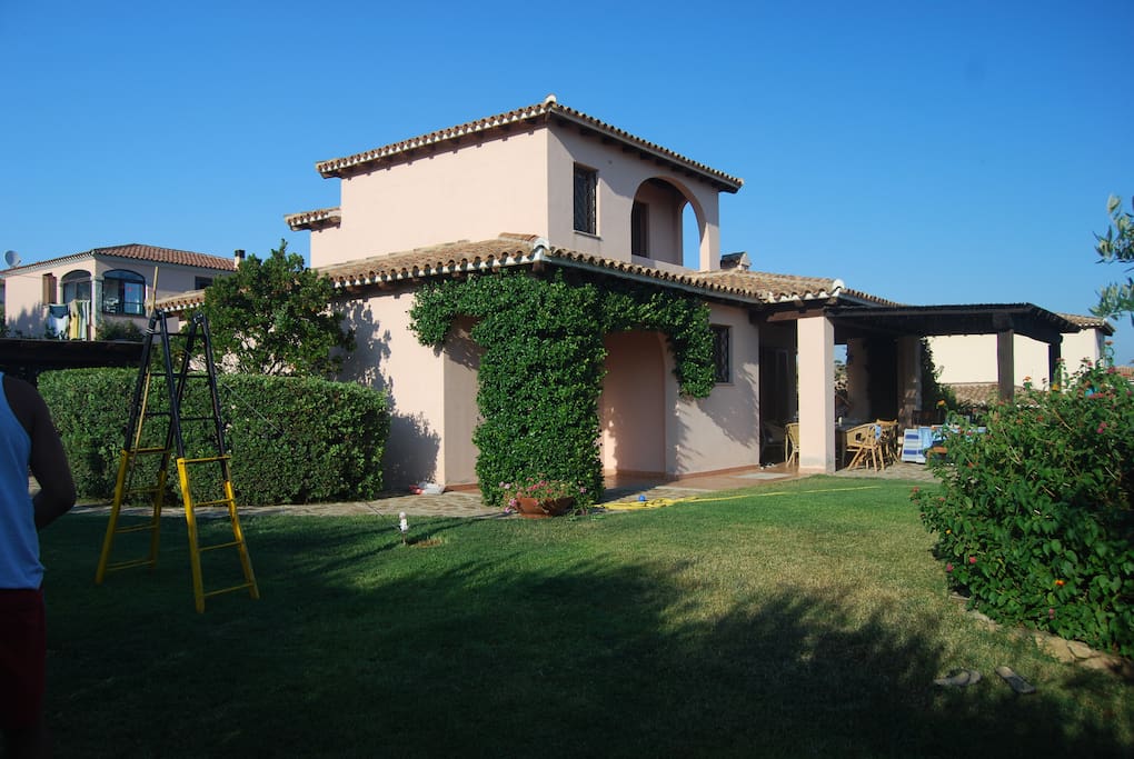 La villa vista da destra