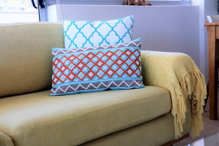 Beach Front Bliss! 2 bed 2 bath 2 living & Garage gallery image 4