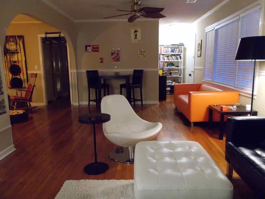 view from opposite wall. That's the front door in the upper right corner. The hallway leading to the bedroom and bath is in the upper left corner.