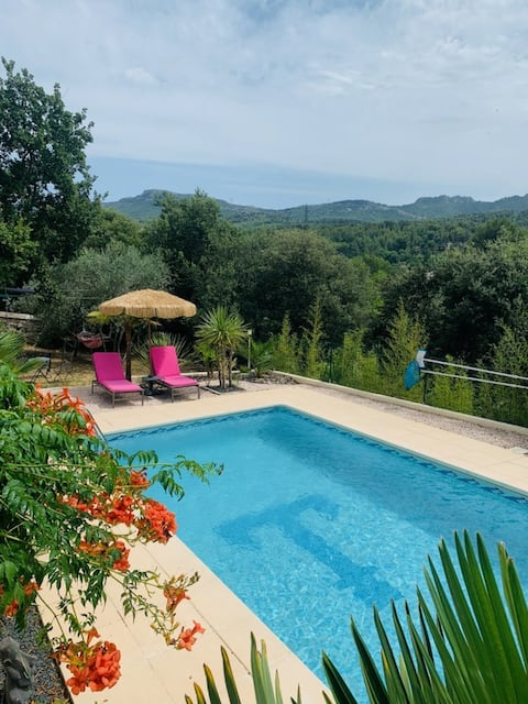 Provence beach air-conditioned villa & heated pool