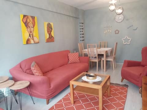 Popular Airbnb listing: Sweet Home Long stays are allowed. in Karşıyaka