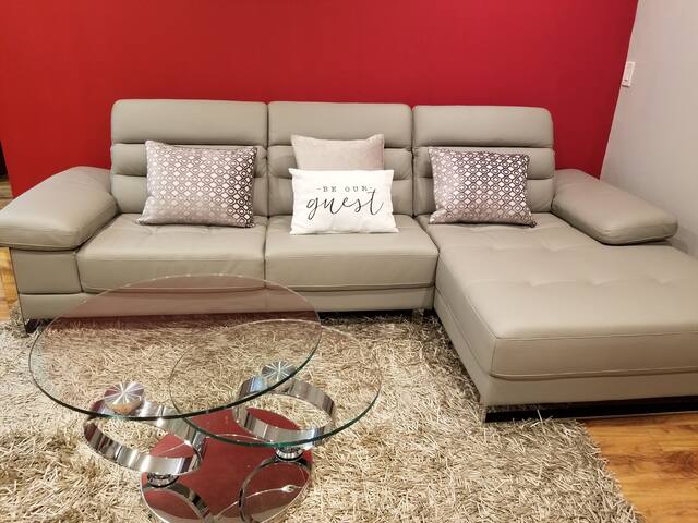 A Luxury Urban Getaway Walk to Stanford 2333 gallery image 5