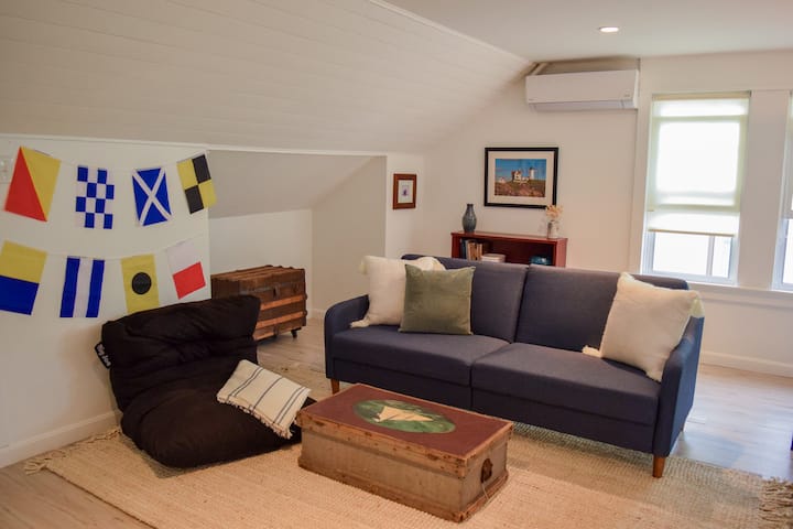 Captain Cookie's Sea Cottage - Scarborough, ME