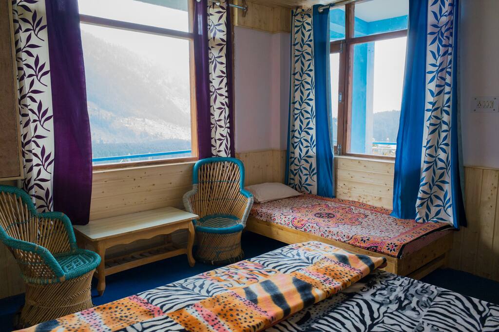Bright room with great mountain views