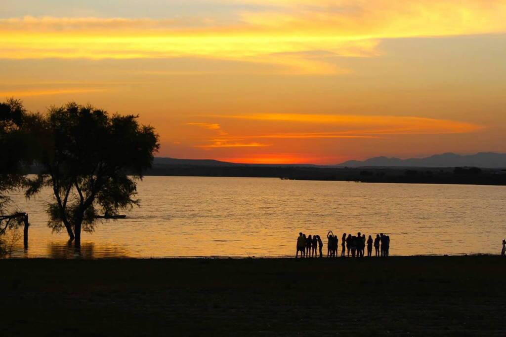 Lake at 5 blocks away/ Lago a 5 cuadras.