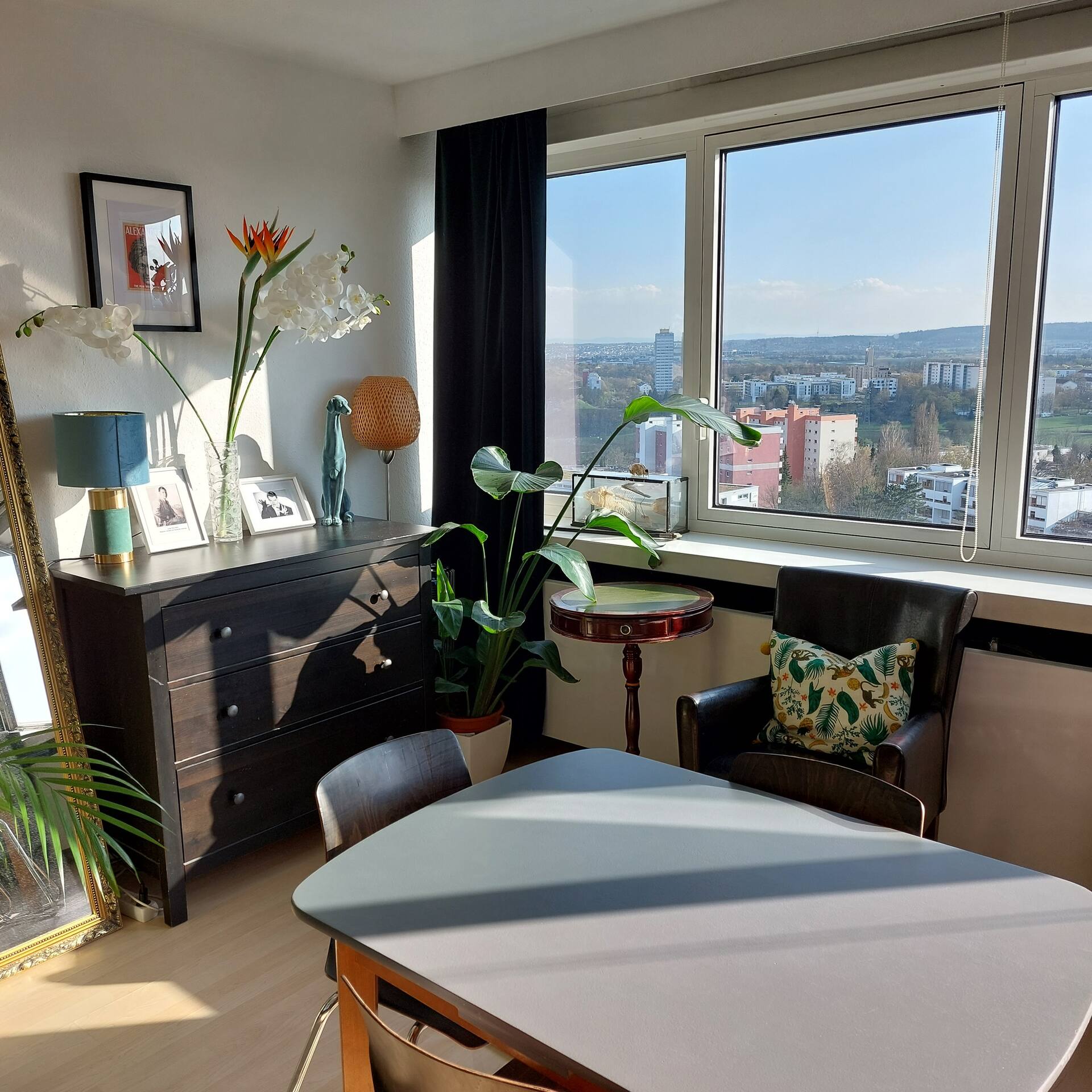 Sunny apartment on the 14th floor