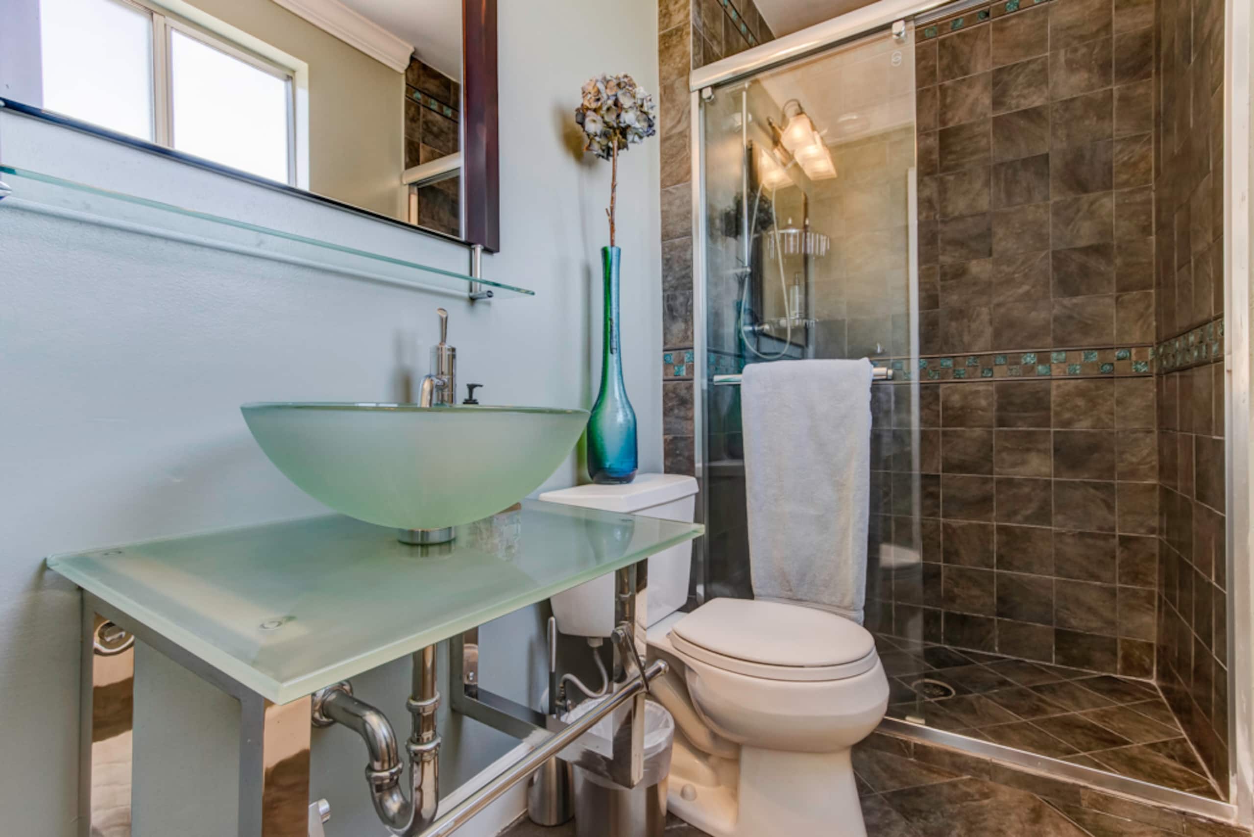 Home in Daly City · ★4.89 · 3 bedrooms · 3 beds · 2 baths - Image 25