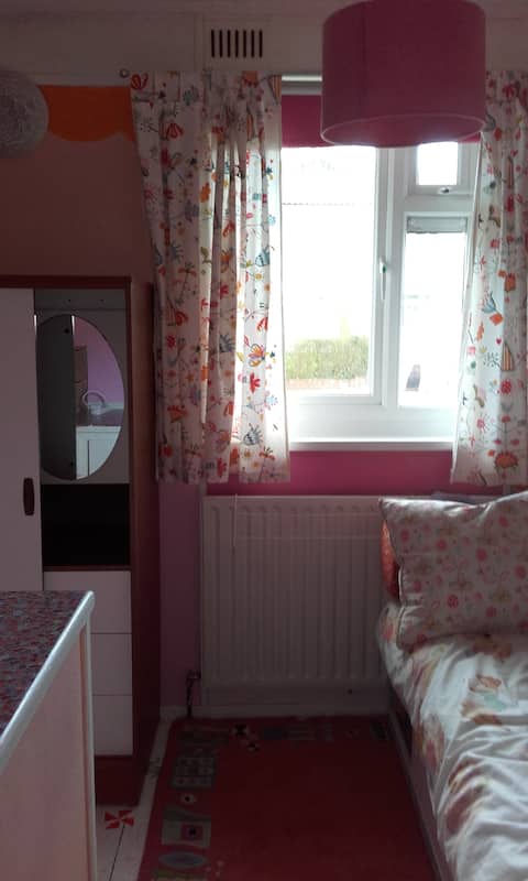 single room in friendly enviroment