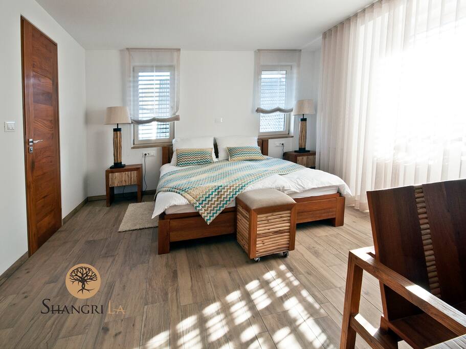 Shangri-La, Boutique room Air