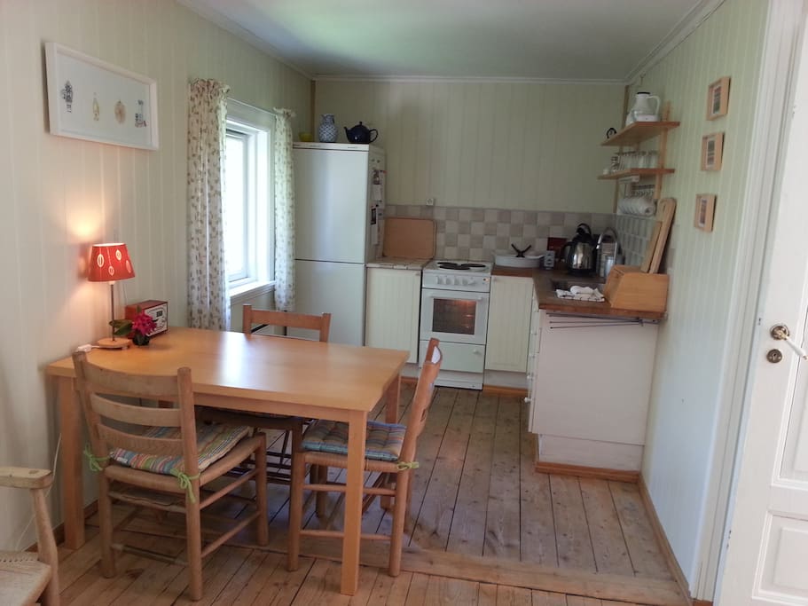 Kjøkken og spisebord