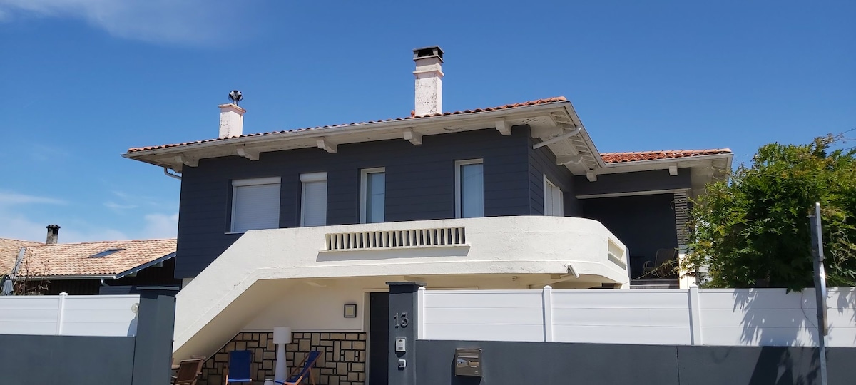 Popular Airbnb listing: House 4 people - Spa in Gujan Mestras