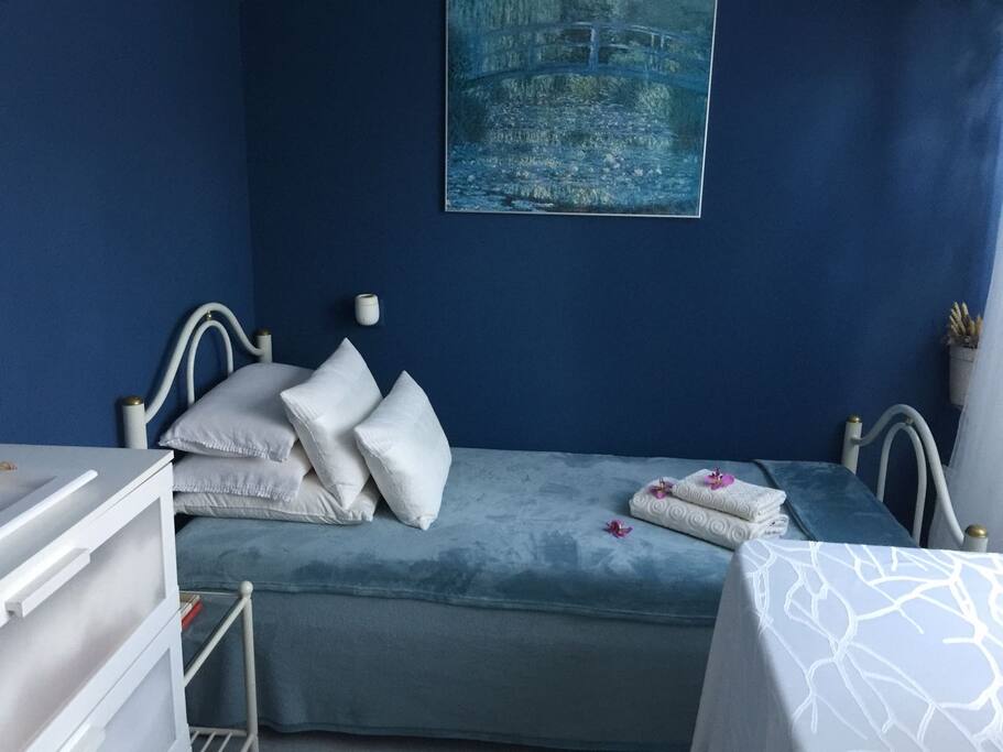 Very nice room in blue for one guest