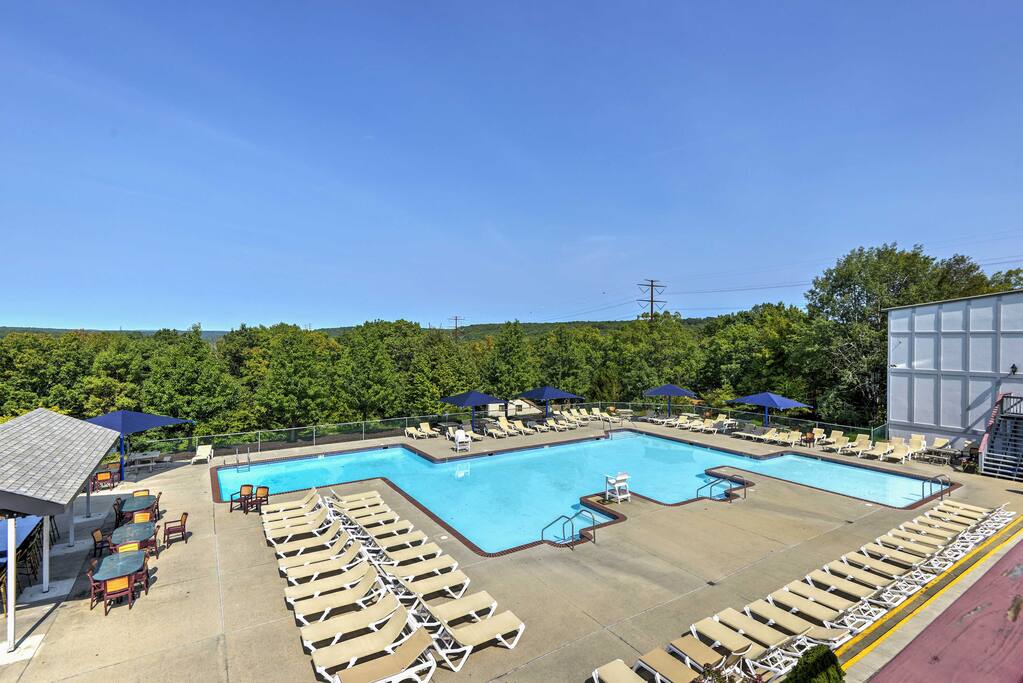 This 1,400-square-foot property sleeps up to 12 and has a multitude of top-notch community amenities!