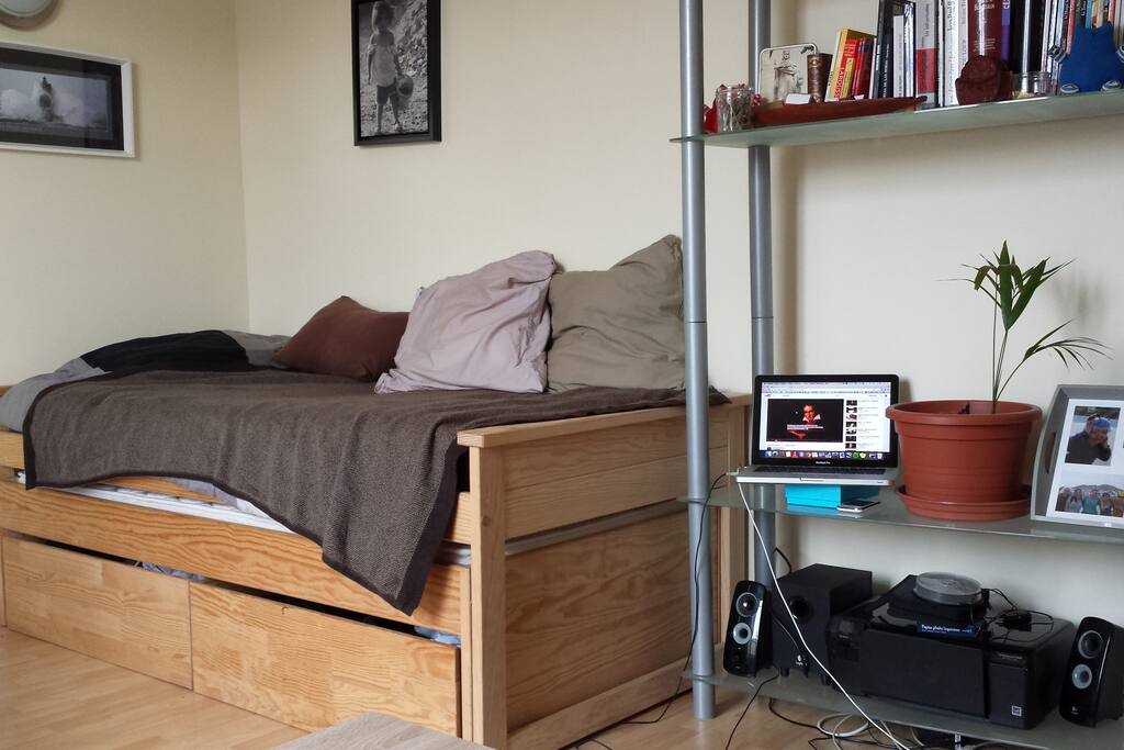 Possibilité de dormir sur deux lits simple et sur un canapé lit double