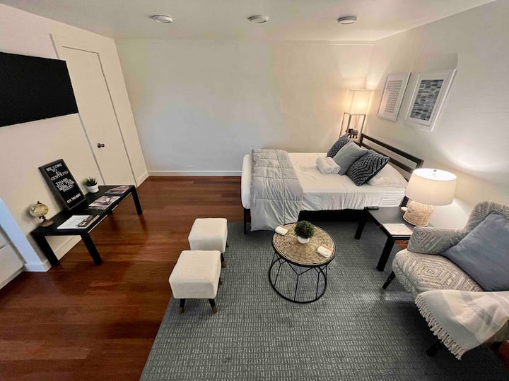 Chic Cozy Walkable Studio • Close To Everything - Fayetteville, AR