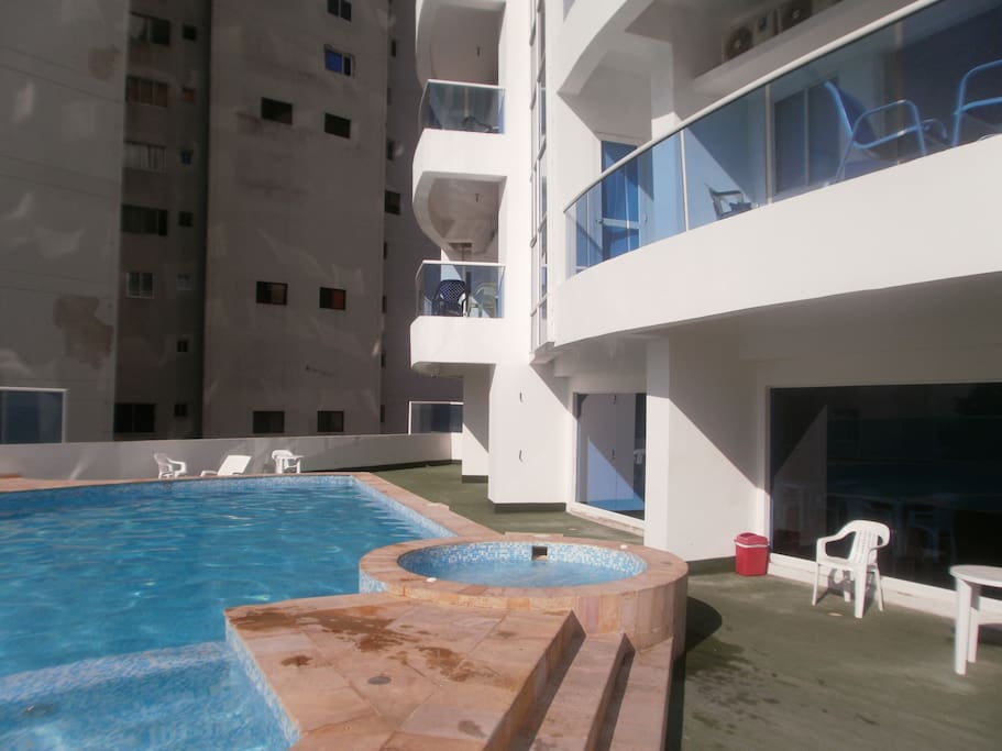 Pool & Jacuzzi