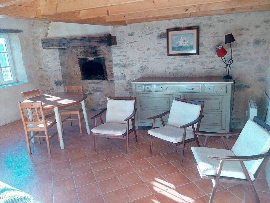 Séjour exposé sud, lumineux en journée