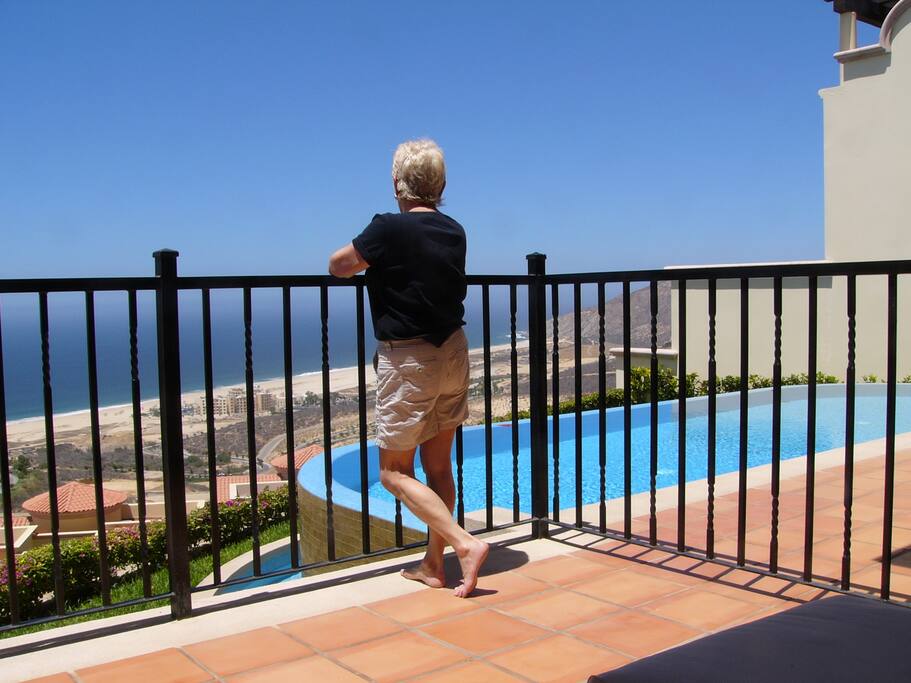 The spacious upper deck, the infinity pool below, the Pacific beyond.
