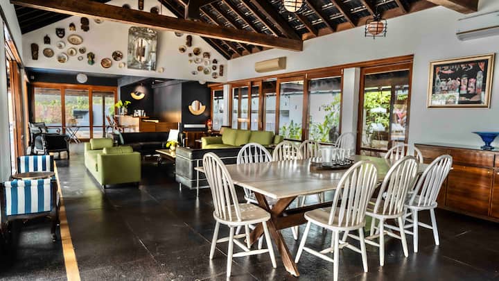 Dining area image 2