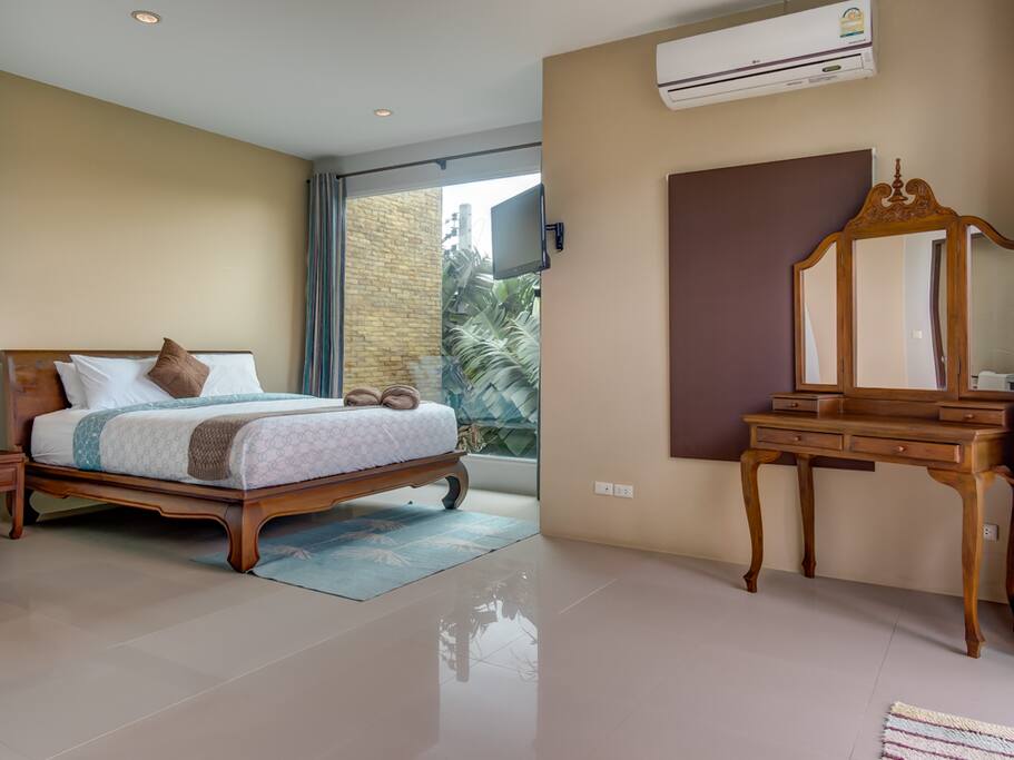 This is a 2 storey villa featuring 2 large bedrooms, plus one small bedroom all air conditioned and 3 bathrooms.