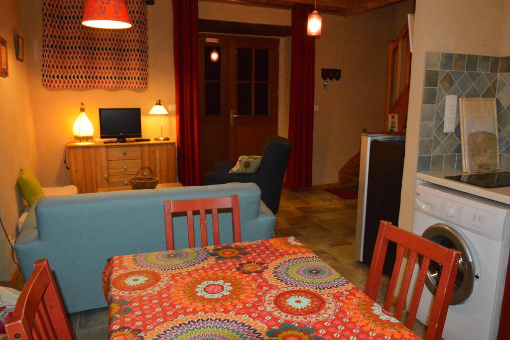 coin cuisine et vue sur petit salon