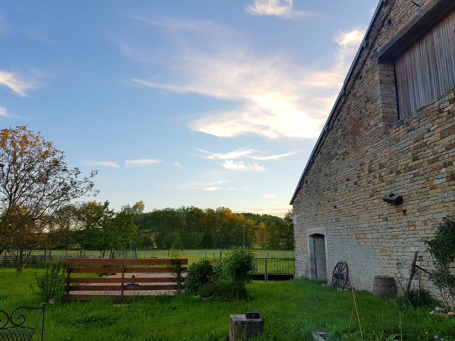 Het terras met uitzicht, 's avonds