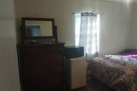 Room Close  to Southside Blvd  & Beach Blvd
