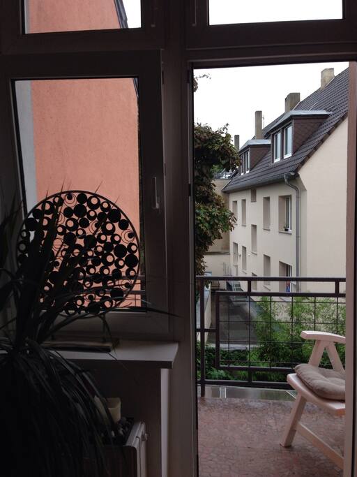 Balkon mit Blick in den Garten